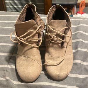 In good condition high heel boots